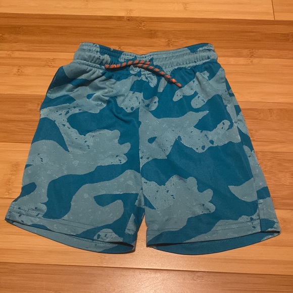 💙 Lot of 5 pairs of boys shorts - Picture 4 of 6